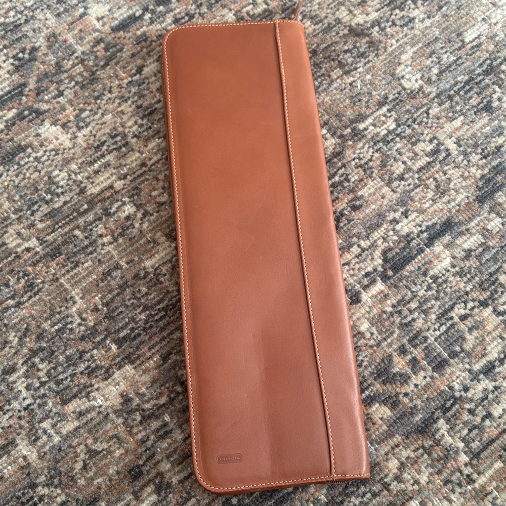 Coach vintage classic British tan Brown Leather Zippered Tie holder Case